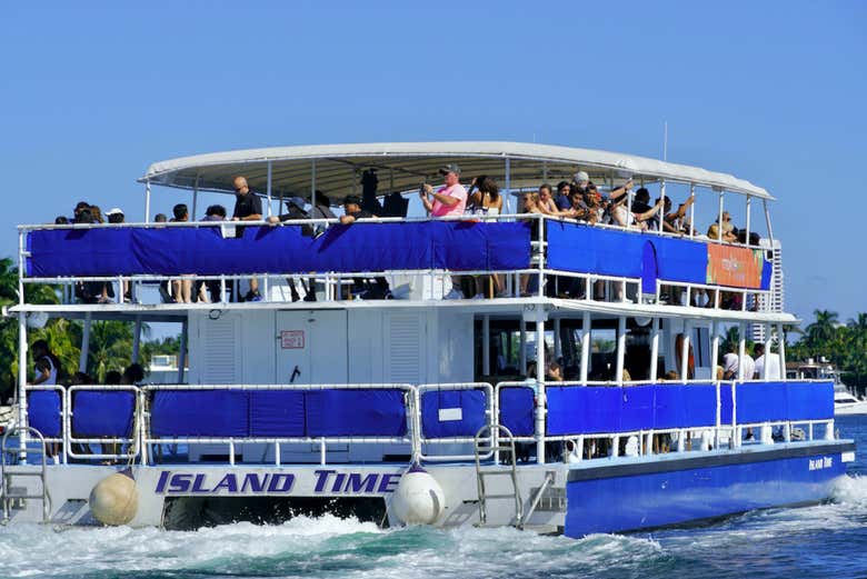 A bordo dell'imbarcazione sulla costa di Miami